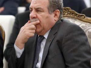 Çaktırmadan ceviz yedi!