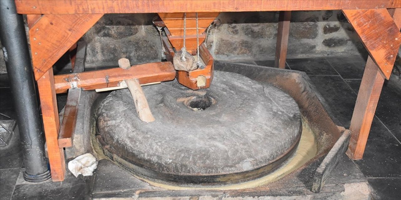 54 yıllık değirmende günde 400 kilogram tescilli "Dergul" tahini üretiliyor