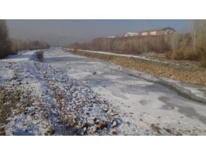 Çapakçur Deresi Dondu