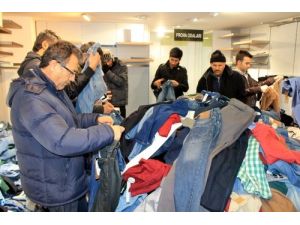 Vatandaşlar İflas Eden Tekstil Mağazasına Akın Etti