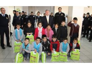 Polis Adayları, Öğrencileri Sevindirdi