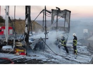 Seyir Halindeki Tır Cayır Cayır Yandı