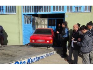 Polisten Kaçarken Kaza Yapan Araçta 4,5 Kilo Esrar Çıktı