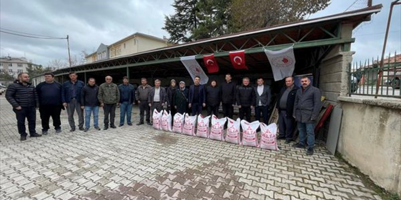 Beyşehir'de üreticilere 8 ton nohut tohumu dağıtıldı