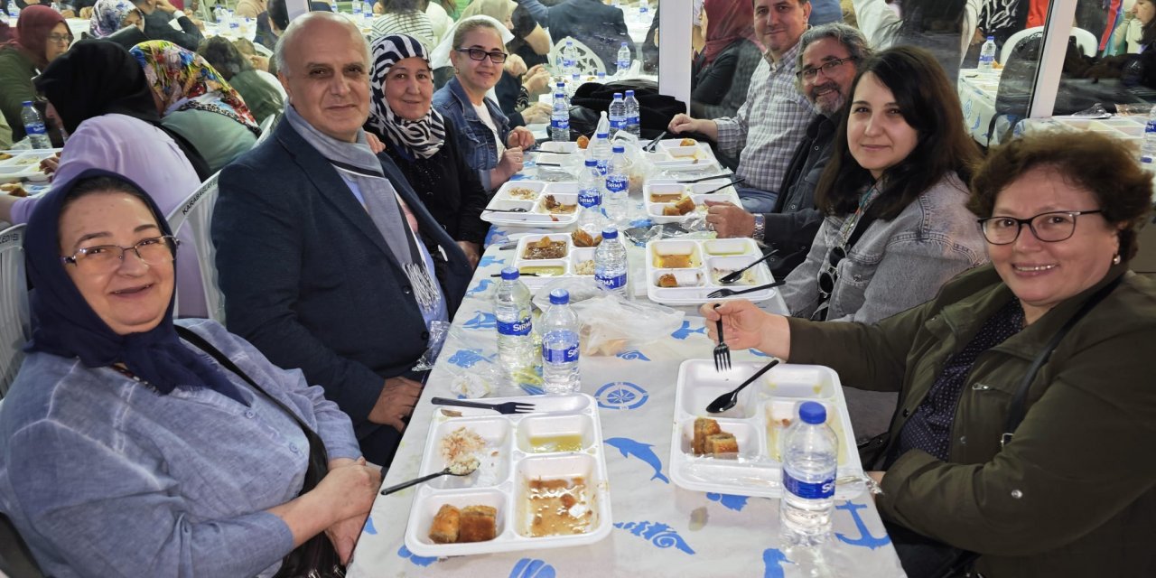 İzmir’deki Konya derneklerinden iftar etkinliği
