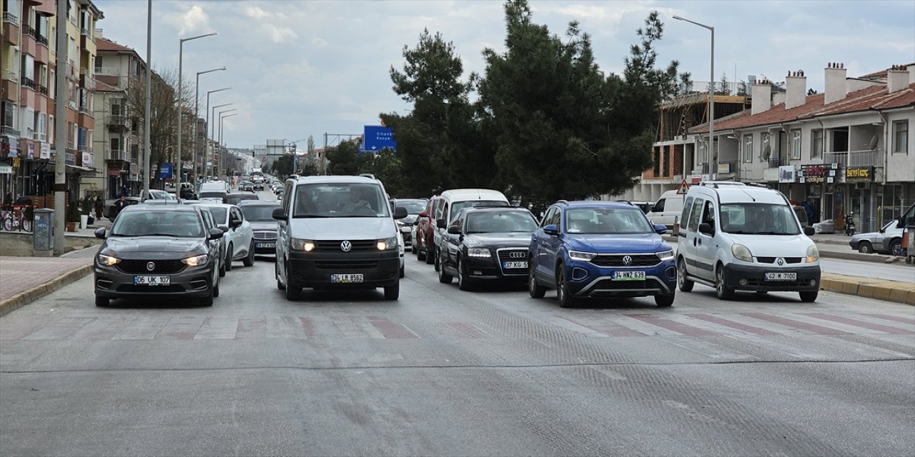 Konya-Ankara kara yolunda trafik yoğun