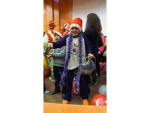 Hasta Çocuklar Eğlendi, Aileleri Gözyaşı Döktü