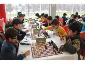 Erzurum’un İlk Profesyonel Satranç Eğitim Merkezi Hizmete Açıldı