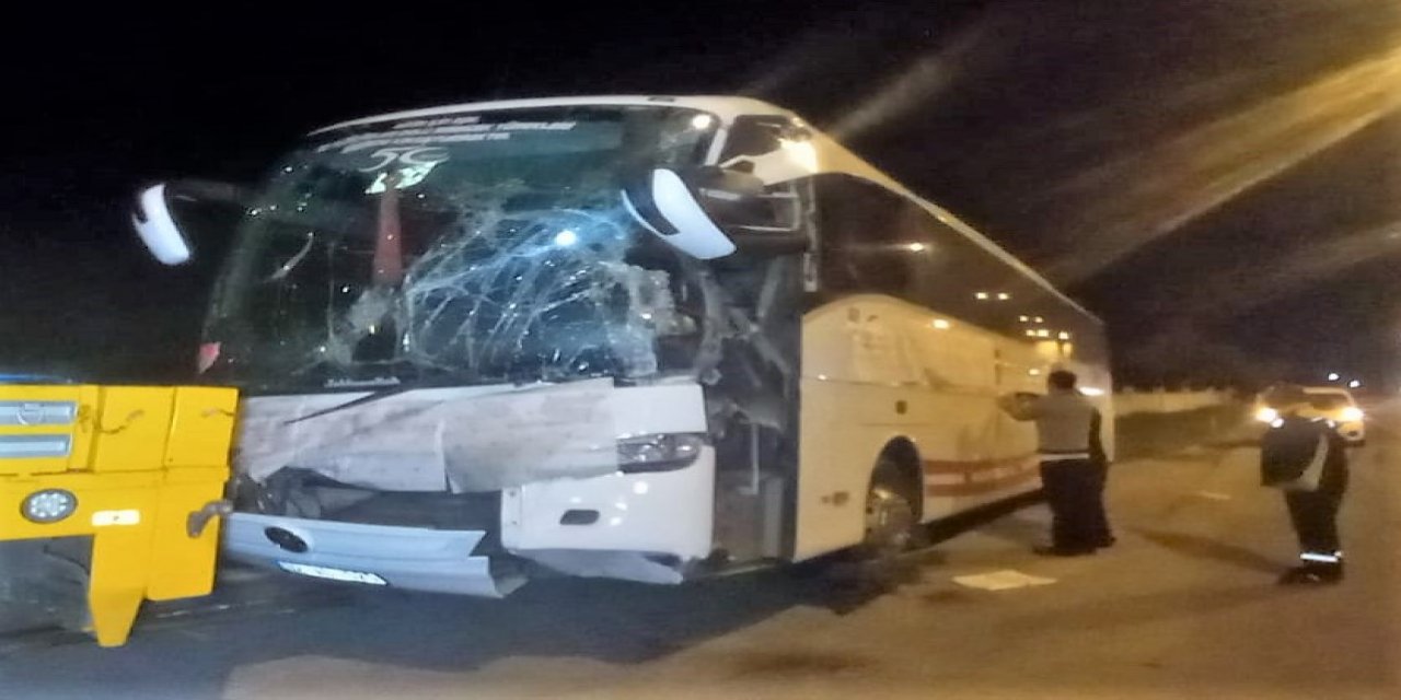 Tırla çarpışan otobüsteki 3 kişi yaralandı