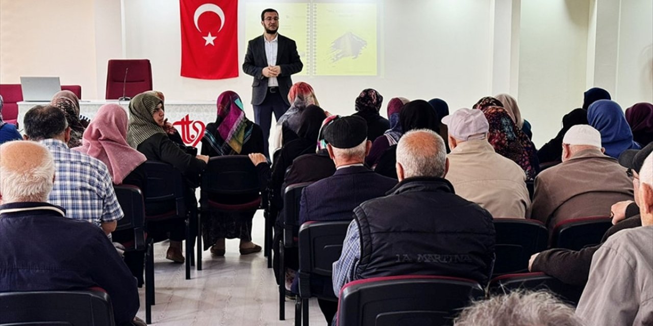 Seydişehir'de hacı adaylarına eğitim verildi