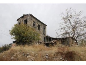 Sahip Çıkılmayan Tarihi Şevki Bey Konağı Harabeye Döndü