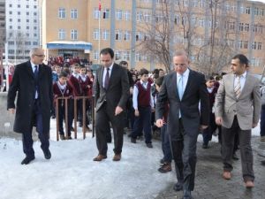 Vali Yurdakul’dan Tatvan’da Okul Ziyaretleri