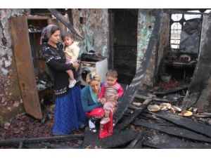 Evi Yanan Aileye Kızılay'dan Yardım