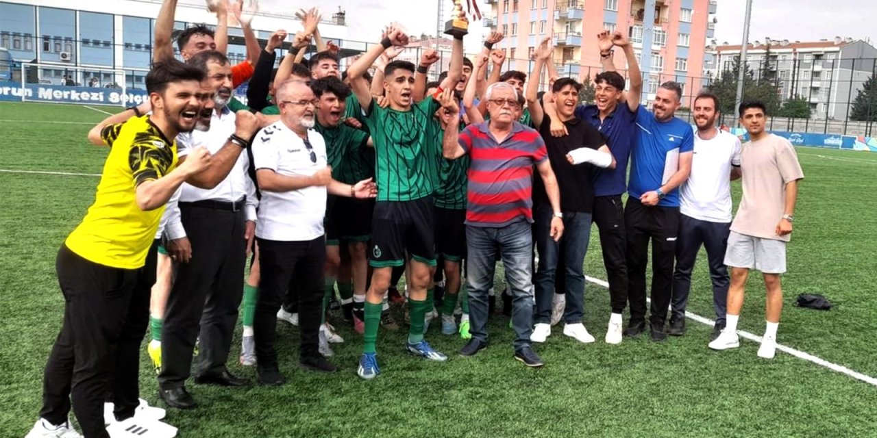 Karatay Belediyespor U17 futbol takımı, şampiyon oldu