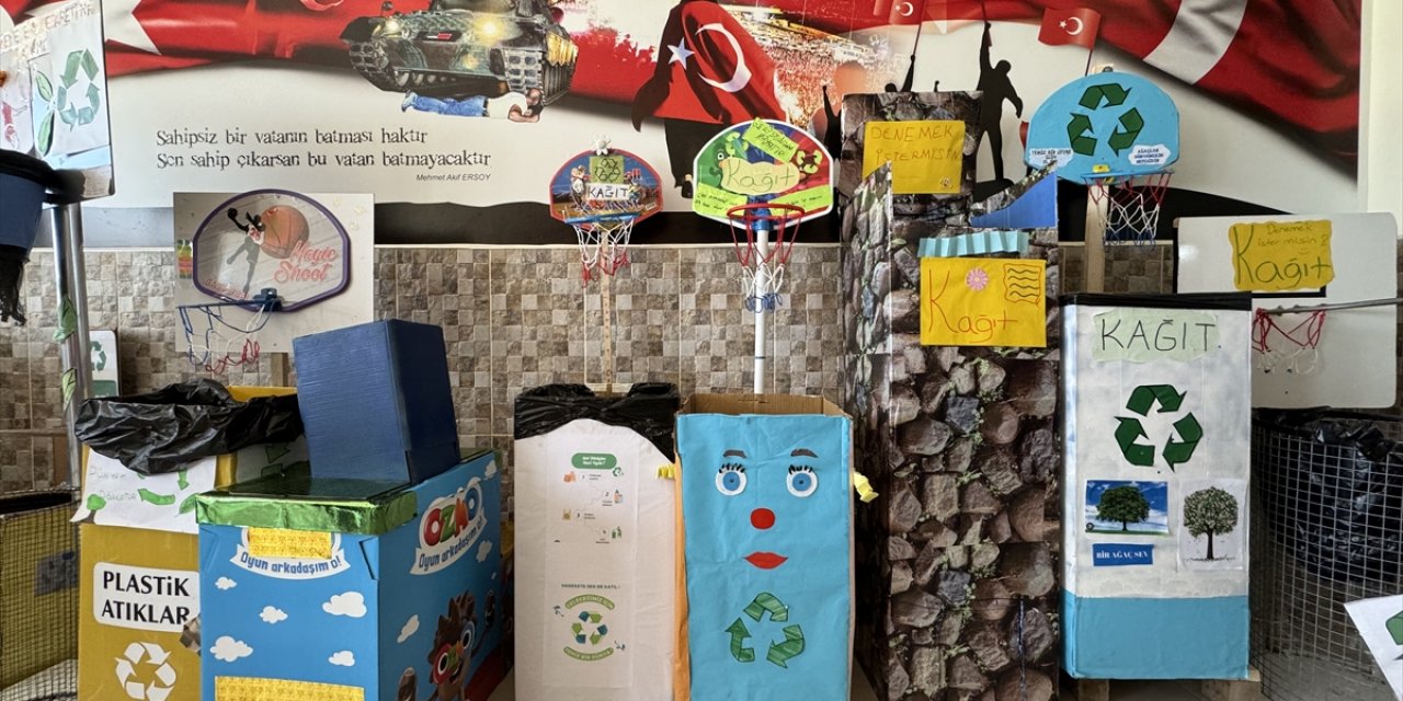 Karaman'da öğrenciler geri dönüşüm malzemelerden oyun potaları yaptı