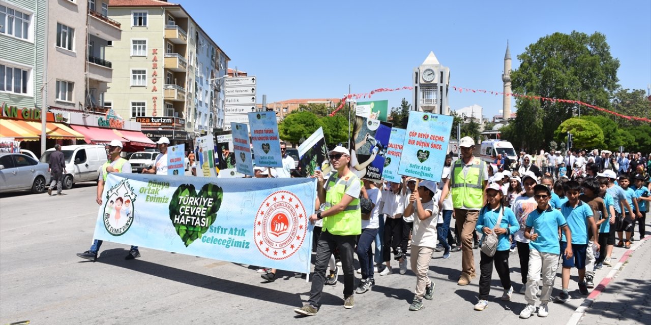 Karaman'da Çevre Haftası etkinlikleri kapsamında yürüyüş düzenlendi