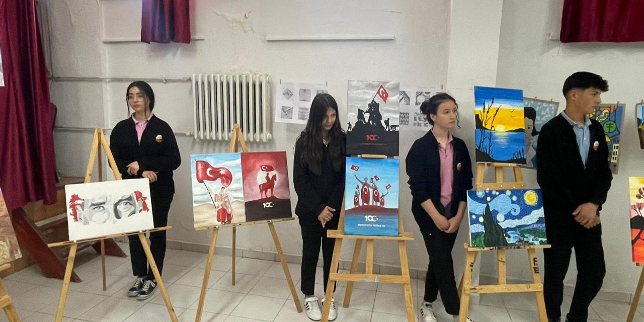 Cemal Karacan Anadolu Lisesi'nden resim sergisi