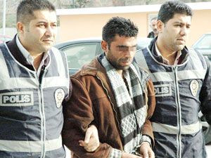 Karısını bıçaklayan zanlı yakalandı