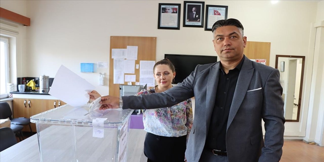 Türkiye'de yaşayan çifte vatandaşlar Bulgaristan'daki seçimler için oy kullanmaya başladı