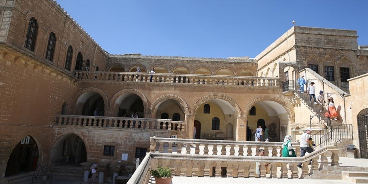 Tarihi Mardin Müzesi ziyaretçilerini medeniyetler yolculuğuna çıkarıyor