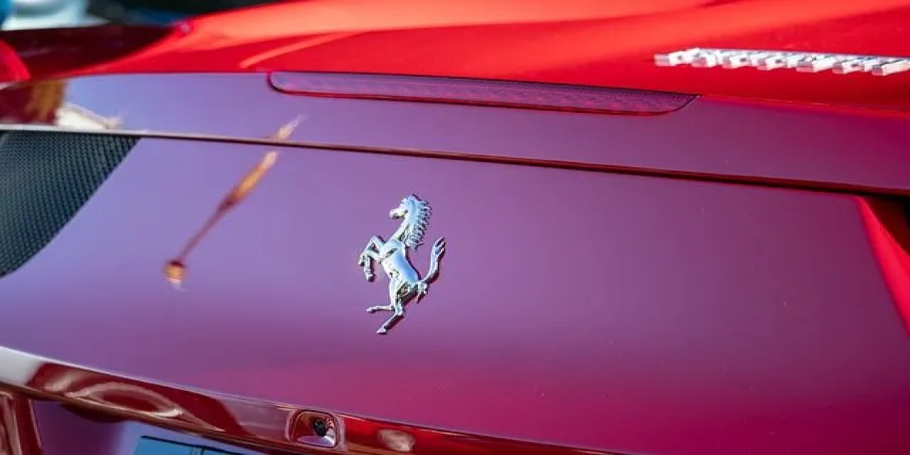Ferrari'nin ilk elektrikli modelinin fiyatı belli oldu