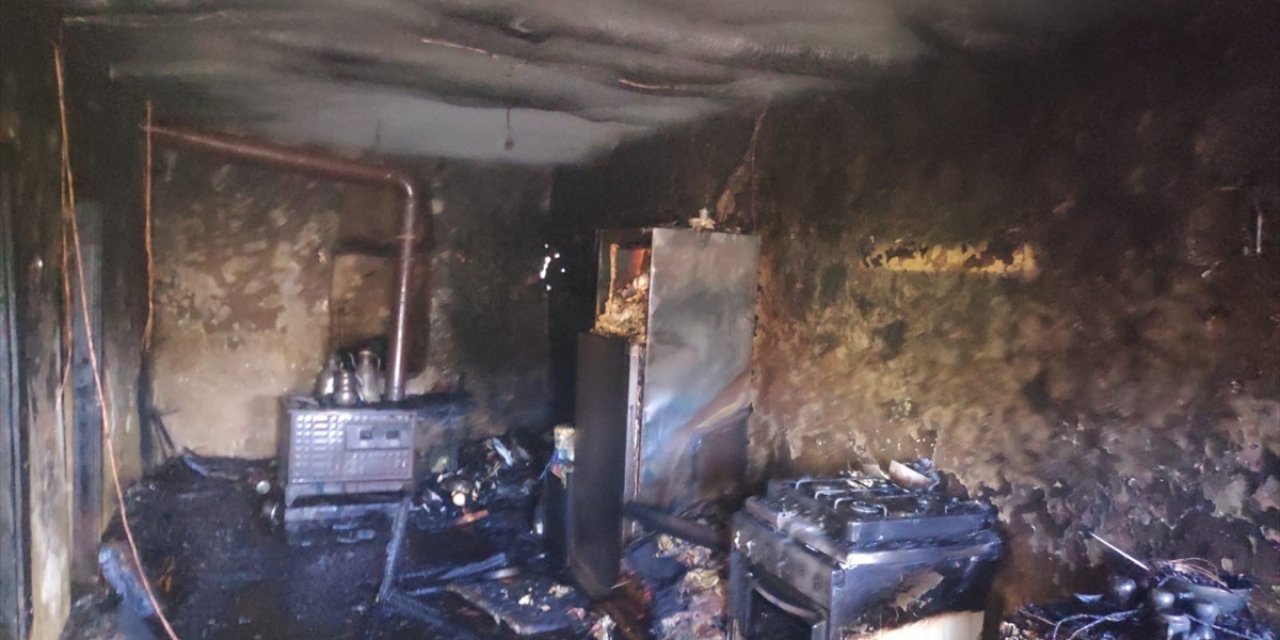 Seydişehir'de ev yangınında 4 kişi dumandan etkilendi