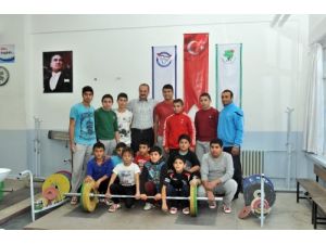 Mamaklı Haltercilere Moral Ziyareti