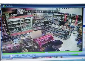 Market Sahibinin Deprem Anındaki Paniği Güvenlik Kamerasına Yansıdı