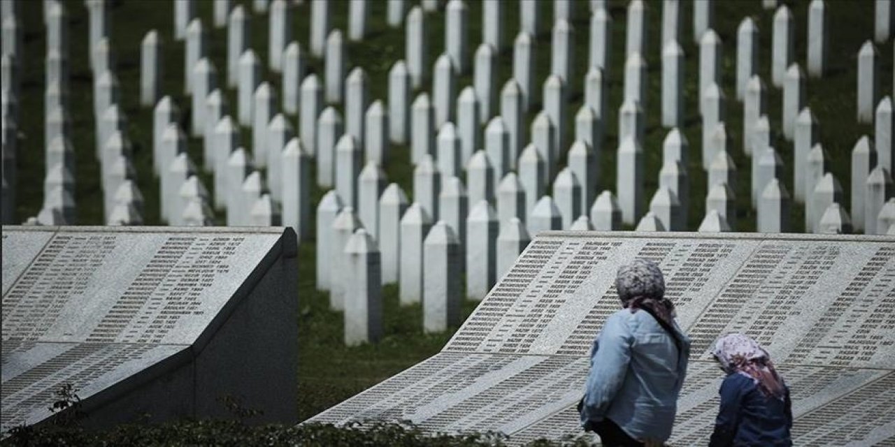 Srebrenitsa soykırımı kurbanlarının akrabaları cenazelerini acı dolu hatıralarla toprağa verecek