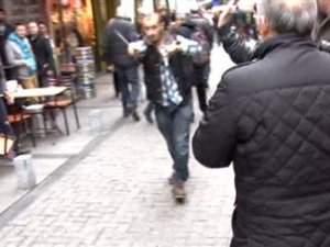 Yolsuzluk protestosuna döner bıçağı ile daldı