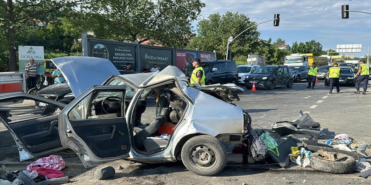 Tırın çarptığı otomobildeki yaralanan çocuk, hastanede öldü