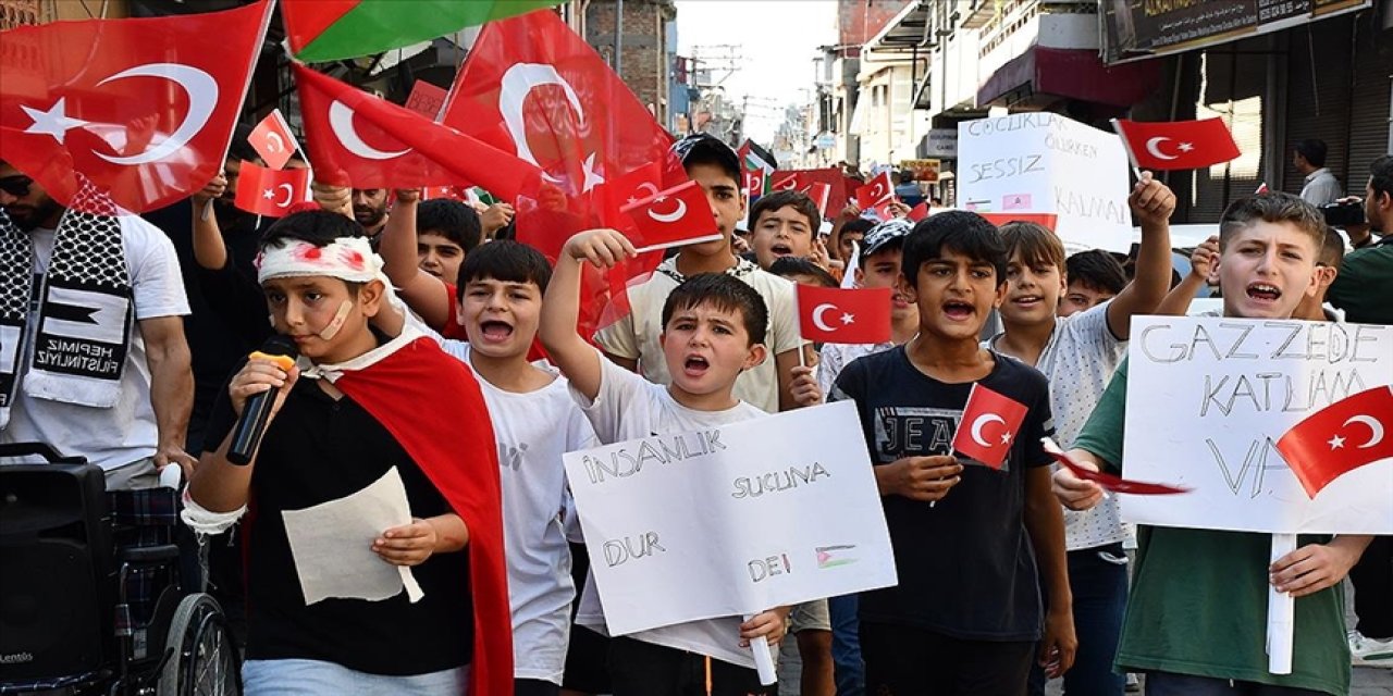 Adana ve Kayseri'de çocuklar, Gazze'deki yaşıtlarına destek için yürüdü