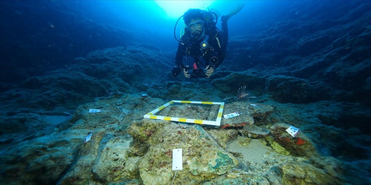 Dünyanın en eski ticaret gemisi batığındaki kazı çalışmaları görüntülendi