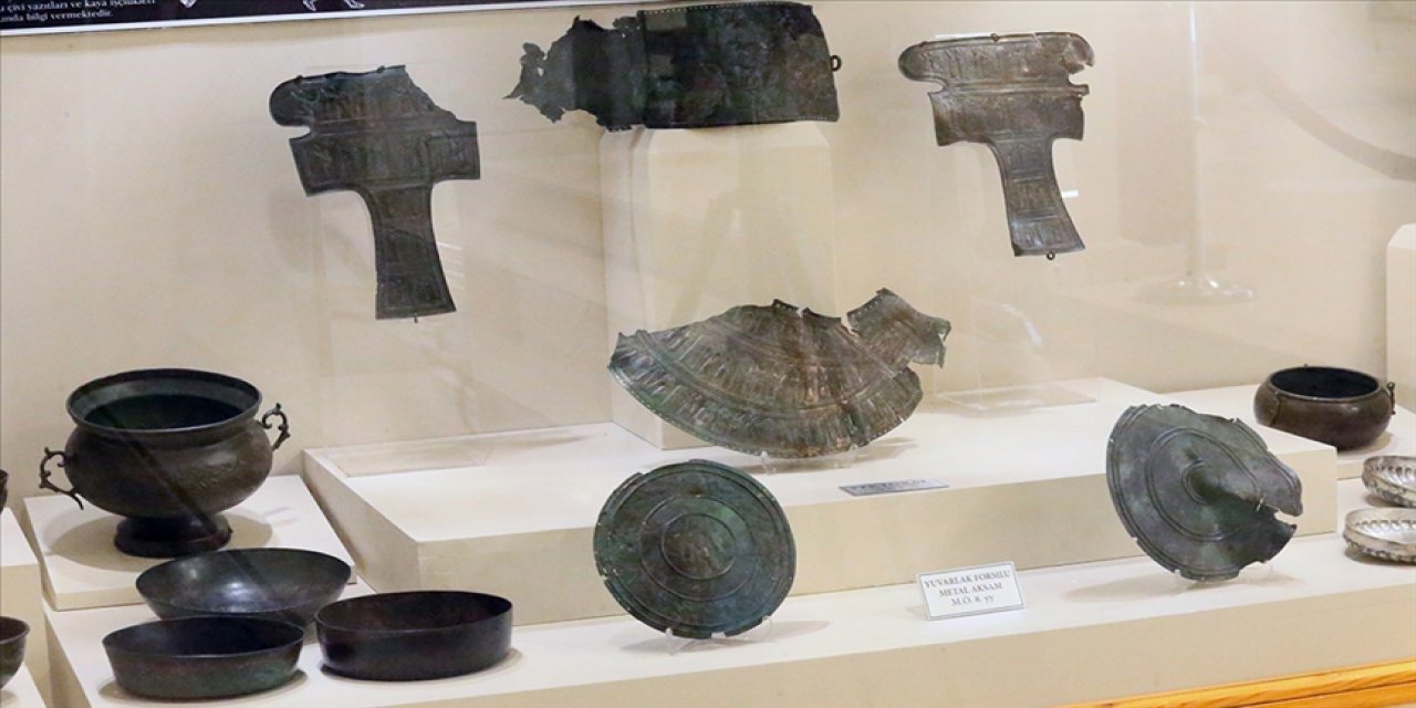 Kaçakçılardan kurtarılan Urartu eserleri Kars'ta sergileniyor