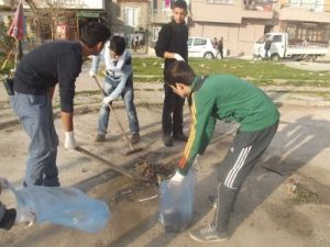 Çanakkale'de Mahalle Sakinleri Sokakları Temizledi