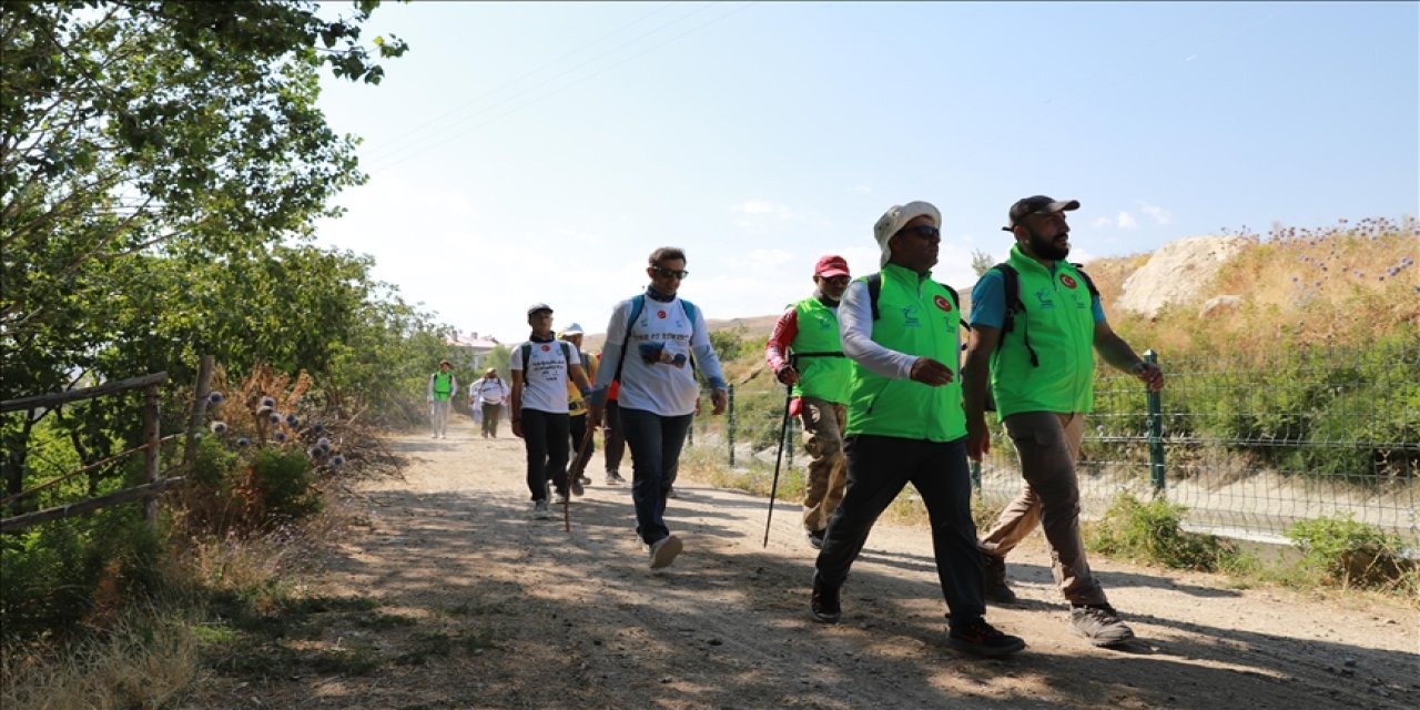 Doğaseverler hareketli yaşamı özendirmek için 51 kilometre yürüdü