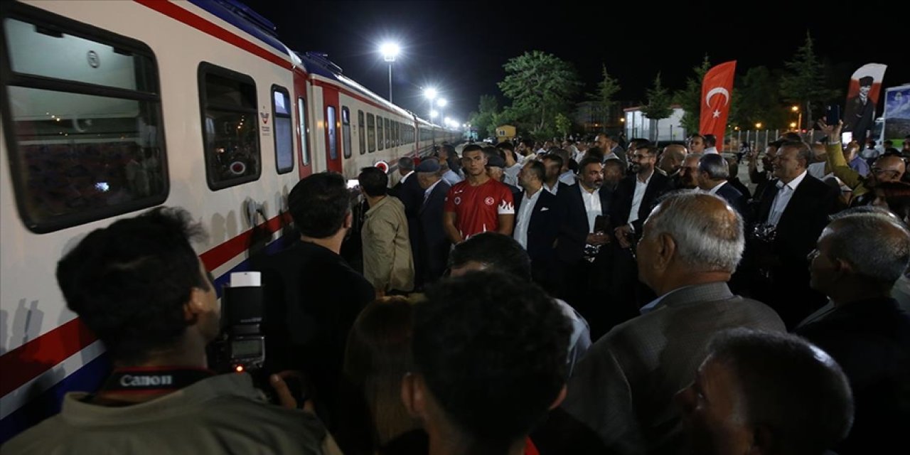 İkinci seferini yapan "Turistik Tatvan Treni" Bitlis'e ulaştı