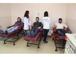 Acemi Gönüllüler Kan Verdi