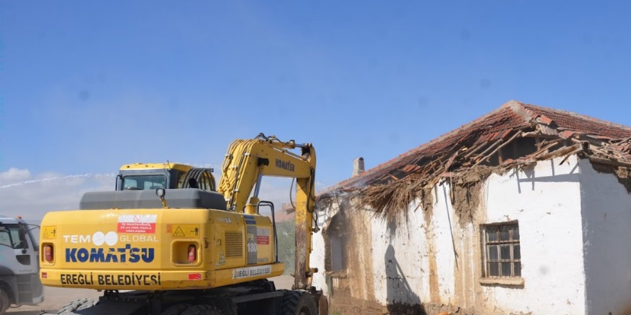 Ereğli’de metruk binalar yıkılıyor