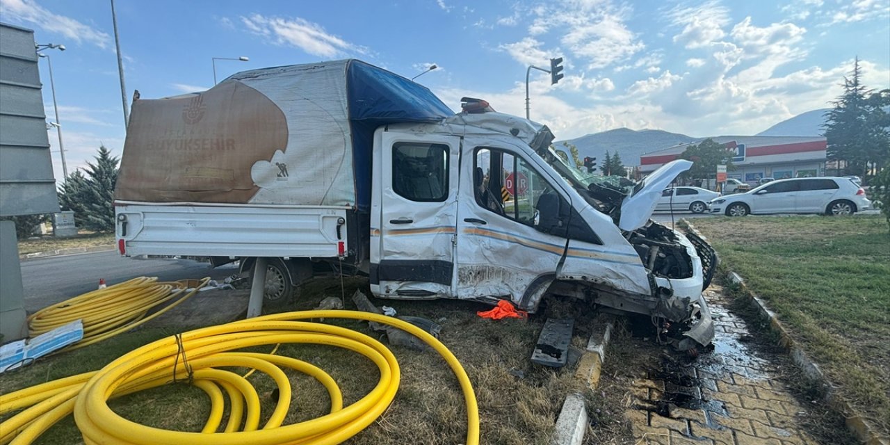 Akşehir'de trafik kazasında 2 kişi yaralandı