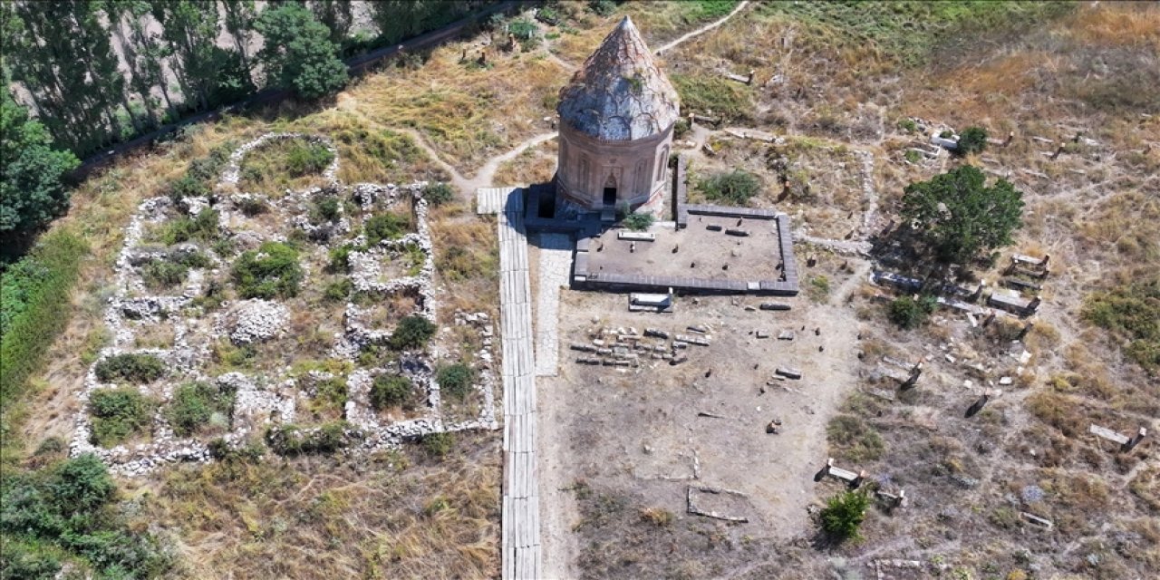 Van Gölü'nden çıkarılan Selçuklu mezar taşları ait oldukları yere taşındı