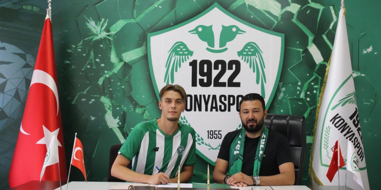 1922 Konyaspor’dan dört imza birden