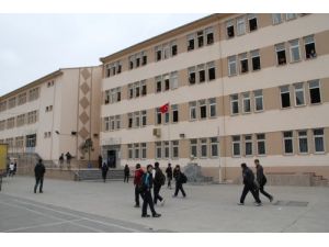 Bıçaklanan Okul Müdür Yardımcısına Meslektaşlarından Destek, Şiddete Kınama