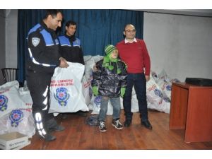 Muş'ta 294 Çocuğa Kışlık Malzeme Dağıtıldı