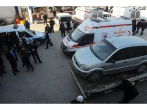 Polis Memuru Aracında Yaralı Halde Bulundu