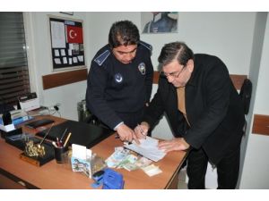 Zabıta Dedektif Gibi Çalışarak, Cüzdanı Sahibine Teslim Etti