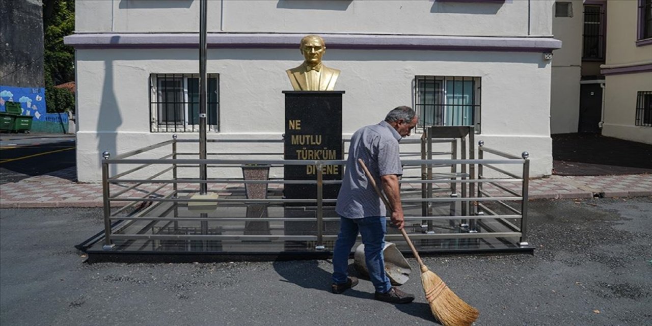 İstanbul'daki okullarda yeni dönemin ilk ders zili için hummalı mesai