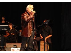 Yeni Yıl Türkülerle Karşılandı