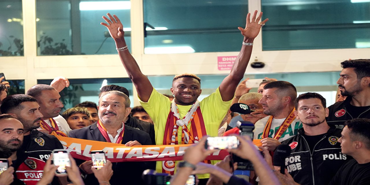 Victor Osimhen, Galatasaray için İstanbul'a geldi