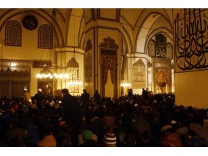 Bursa'da Yeni Yılın İlk Sabah Namazında Ulu Cami Doldu Taştı